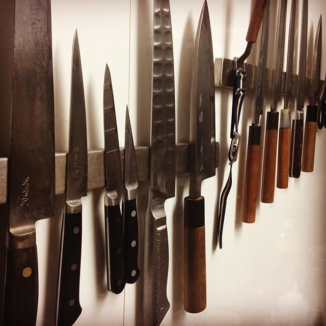 何を食べたいかで誰と遊ぶかを決める#knife#aux #yoyogihatiman #wine #syokudou - from Instagram